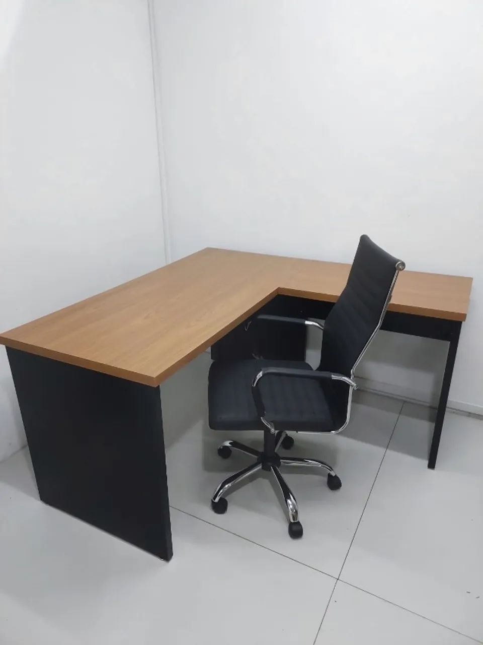 Mesa de escritório em L