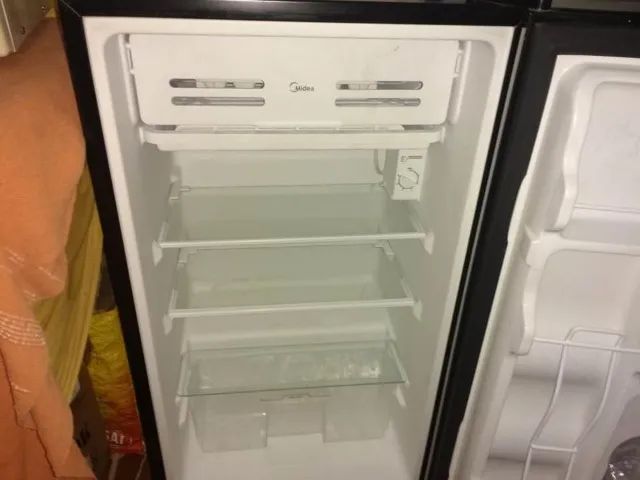 Frigobar Midea 93L Preto Conservado - Foto 4