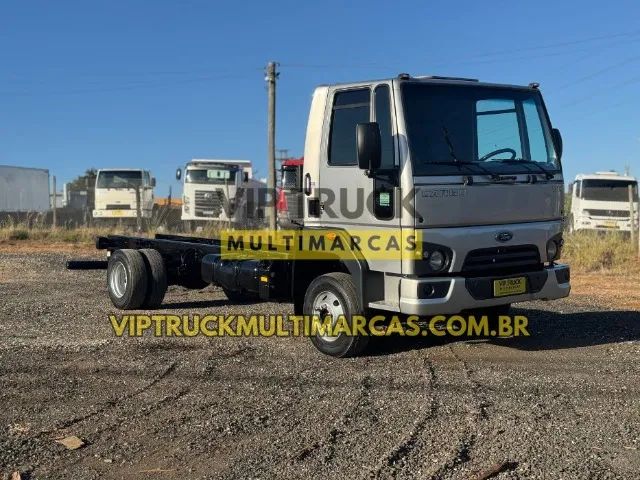 Ford Cargo 1119 Toco 4x2 no Chassi caminhao 3/4 - Foto 2
