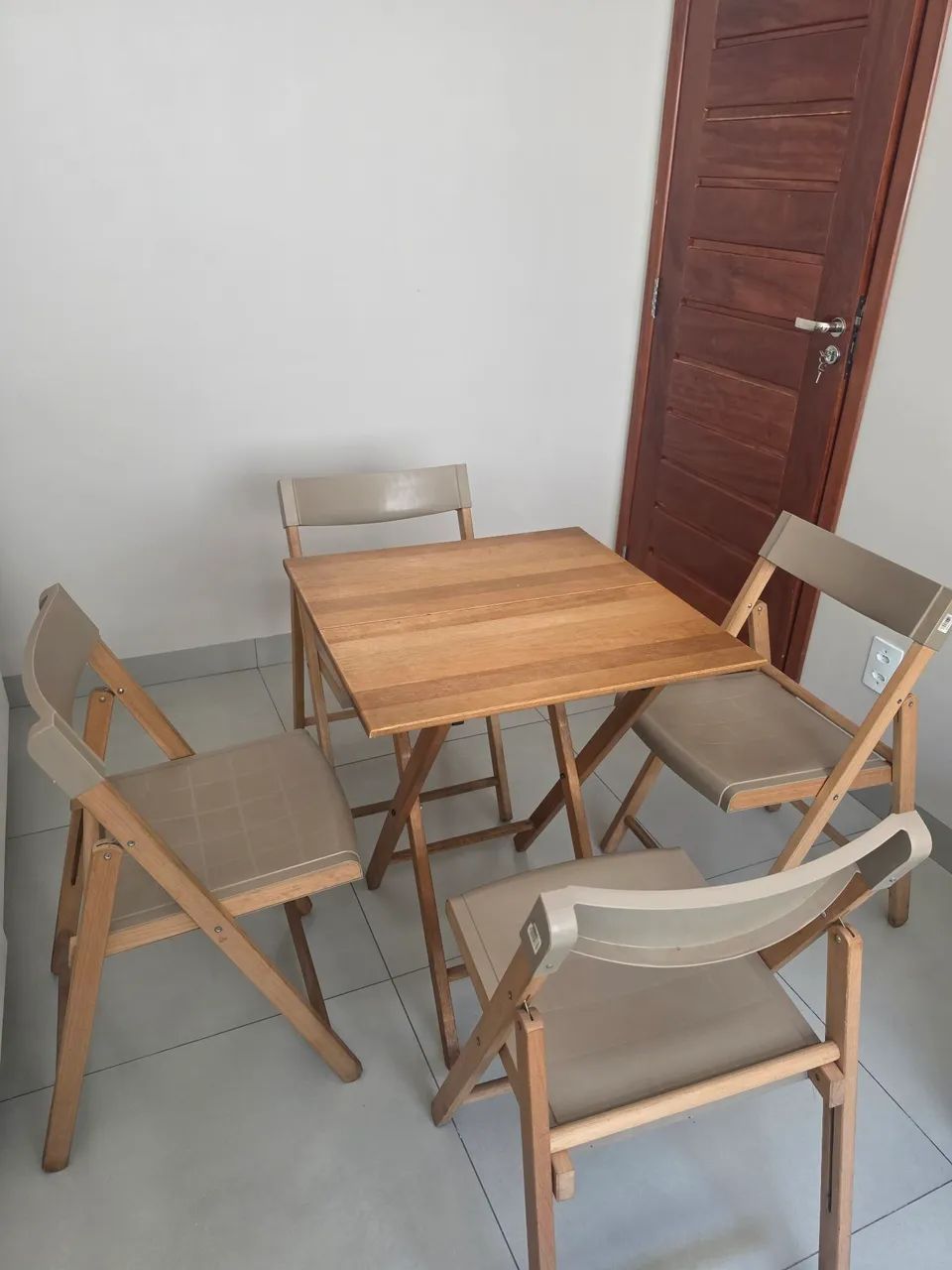 Conjunto mesa e cadeiras Tramontina 