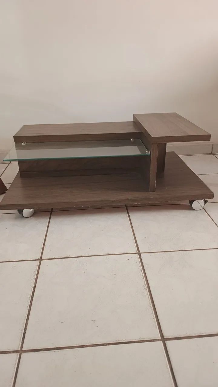 Mesa de centro com rodinhas em ótimo estado de conservação. - Foto 2
