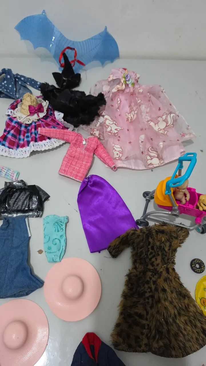 Roupas e acessórios boneca Barbie  - Foto 5