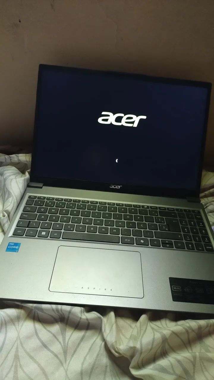 Vende-se notebook usado 