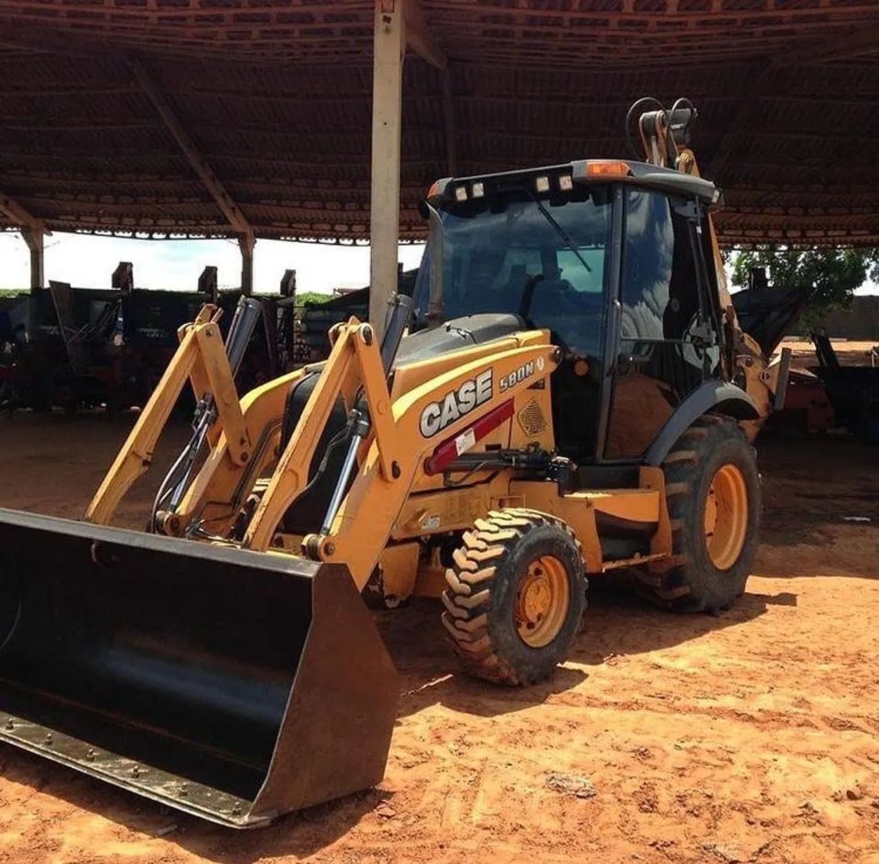 Retroescavadeira Case 580N 2014 - Entrada + Parcelas