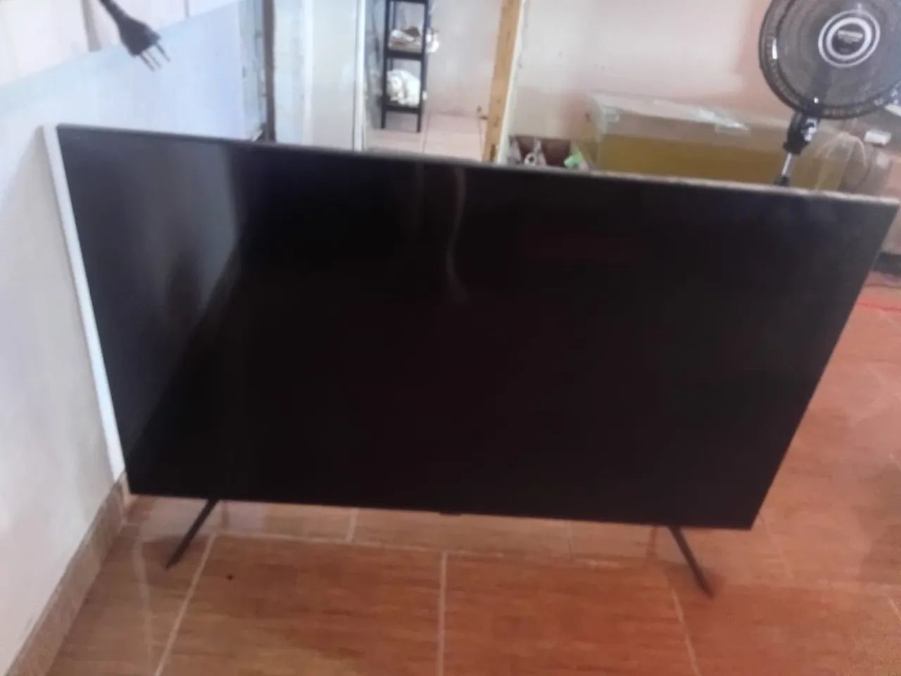 Vende-se Tv com defeito no display - Foto 2
