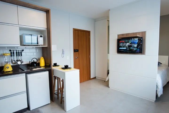 Apartamentos Estudio Completo no Carianos com água, luz, internet e condomínio já inclusos