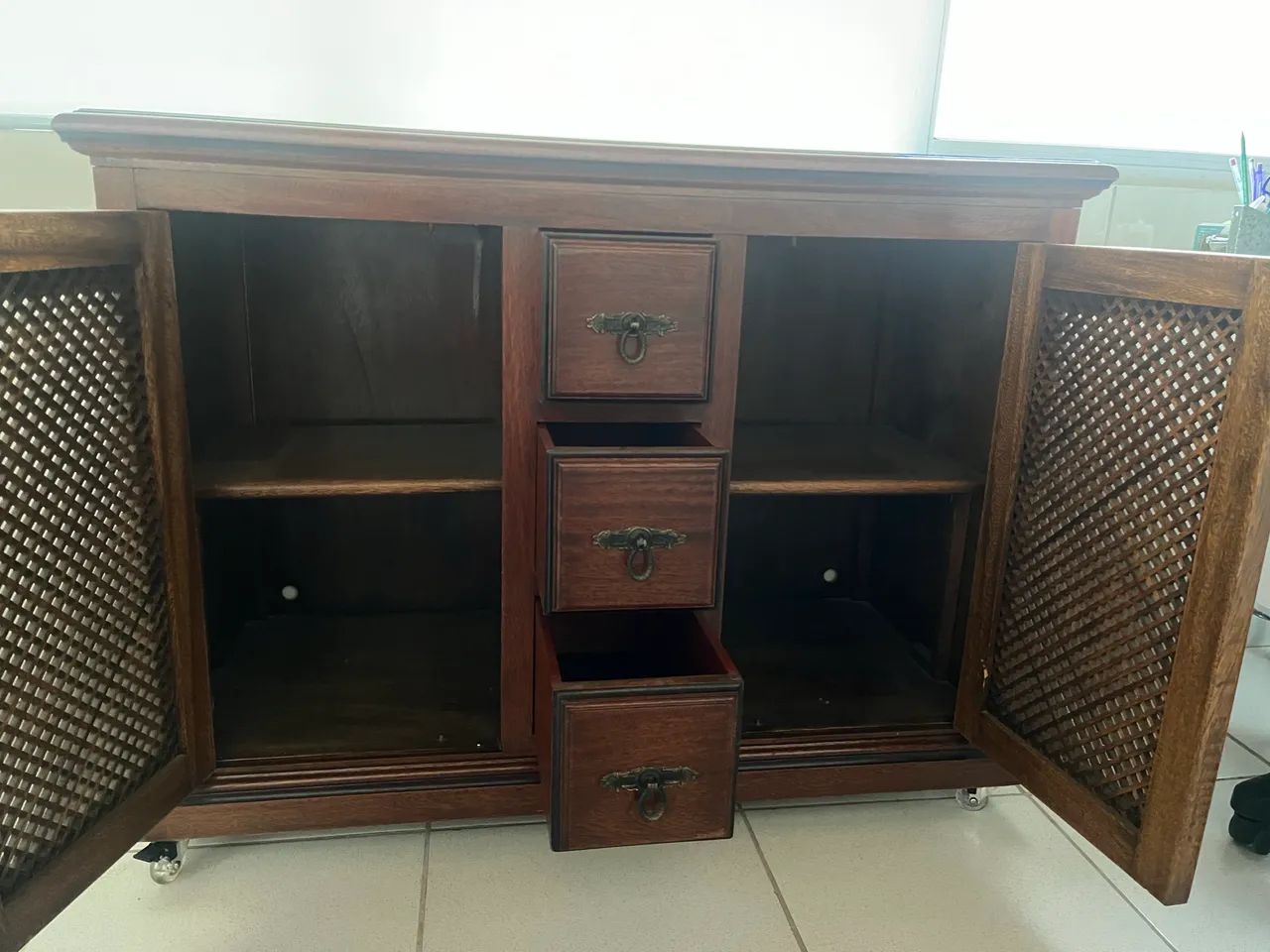 VENDO COMBO SOFÁ / BUFET - Foto 4