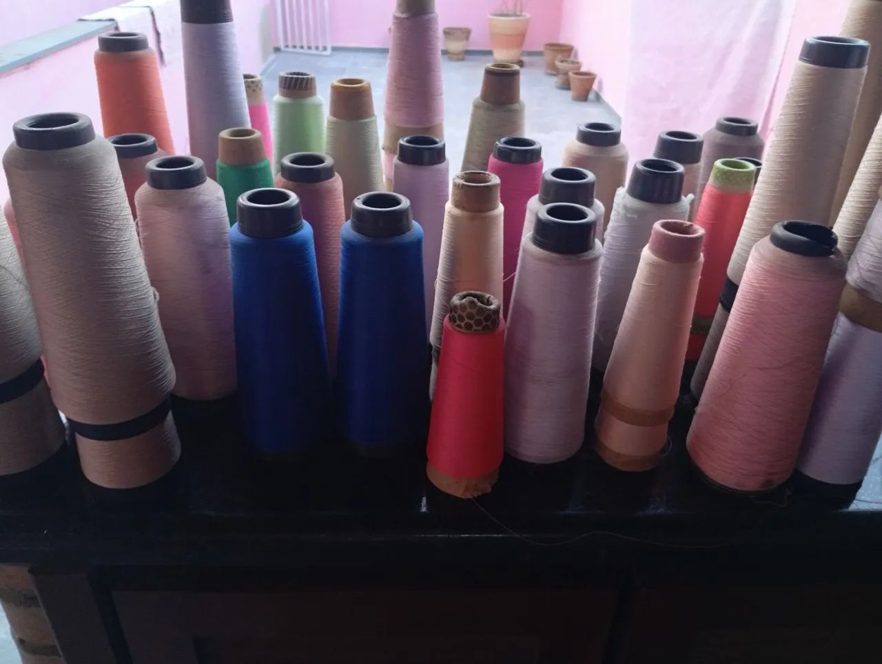 Cones usados de fio para overlock - Foto 2