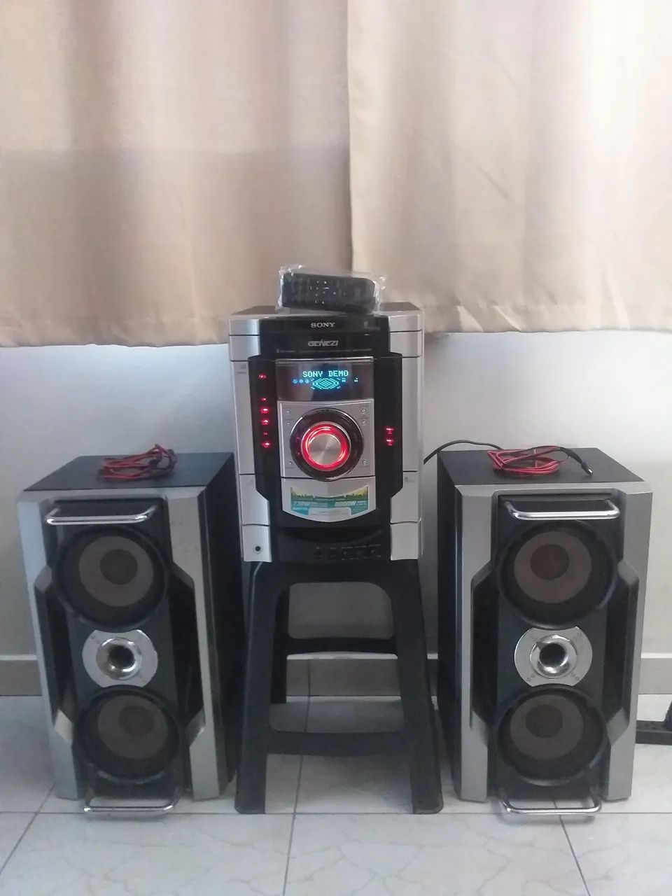 Vendo aparelho de som sony com controle e duas caixas grande ...