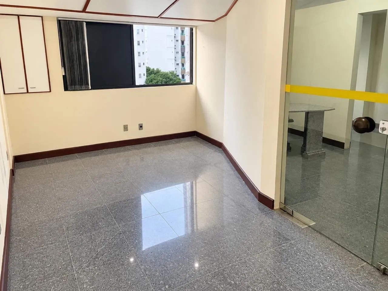 SALA COMERCIAL À VENDA NO CENTRO MÉDICO CENTENÁRIO | GRAÇA - Foto 2
