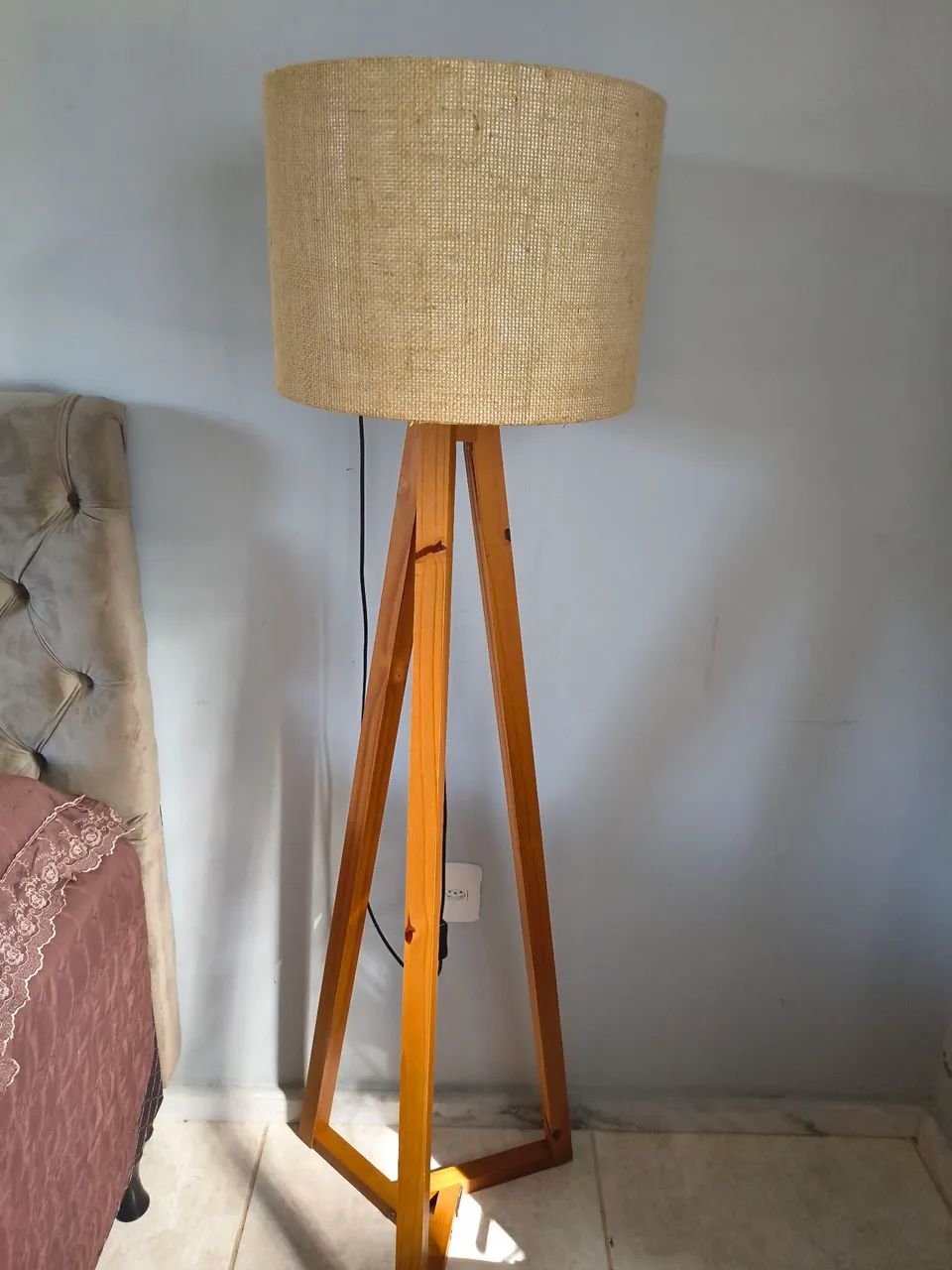 Luminária de chão 320.00 não aceito proposta.