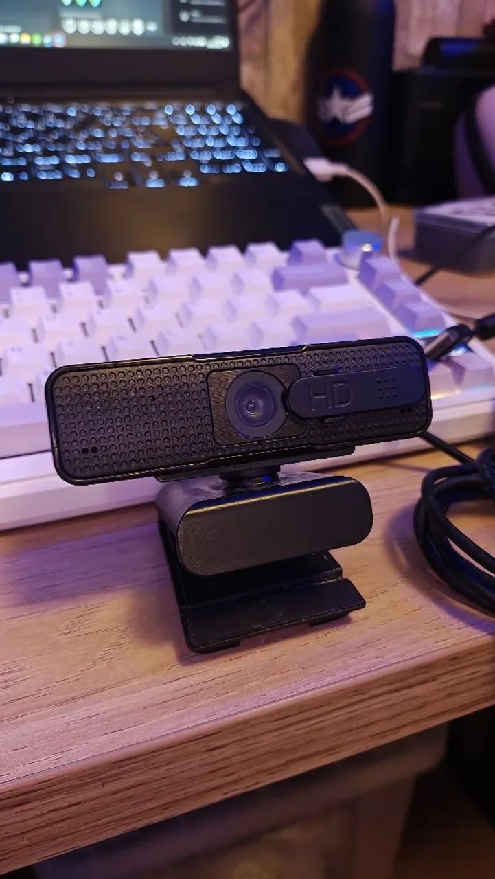 duas webcams umas marca Logitech a outra e uma urbe Cam generica - Foto 3