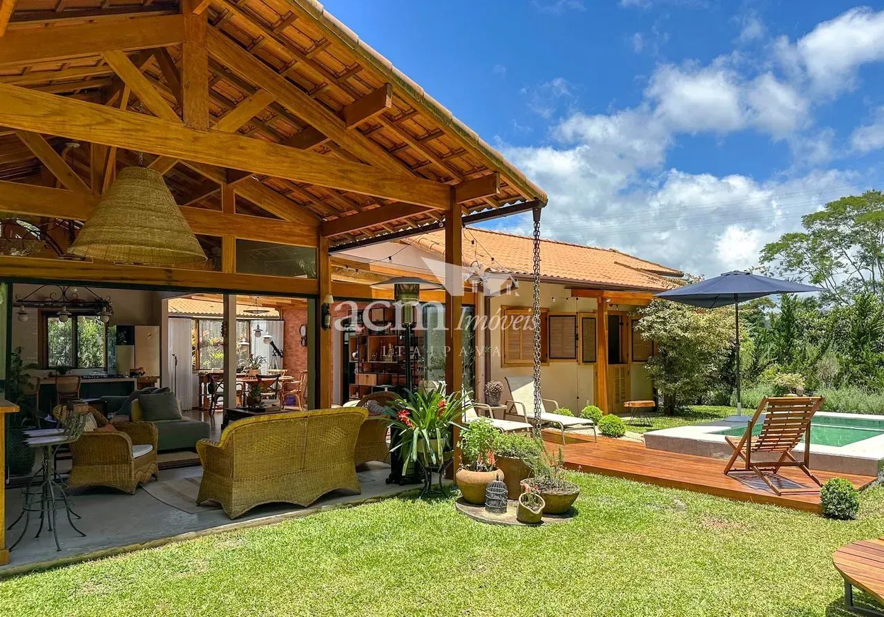 Aconchegante e impecável casa linear, semi-mobiliada, 3 quartos