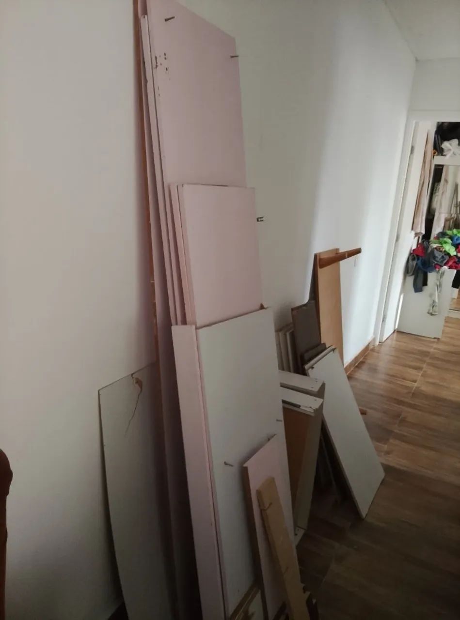 Doação Guarda roupa e mesa de computador  - Foto 2