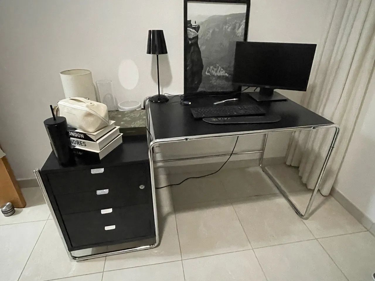 Mesa de escritório com 4 gavetas - Foto 2