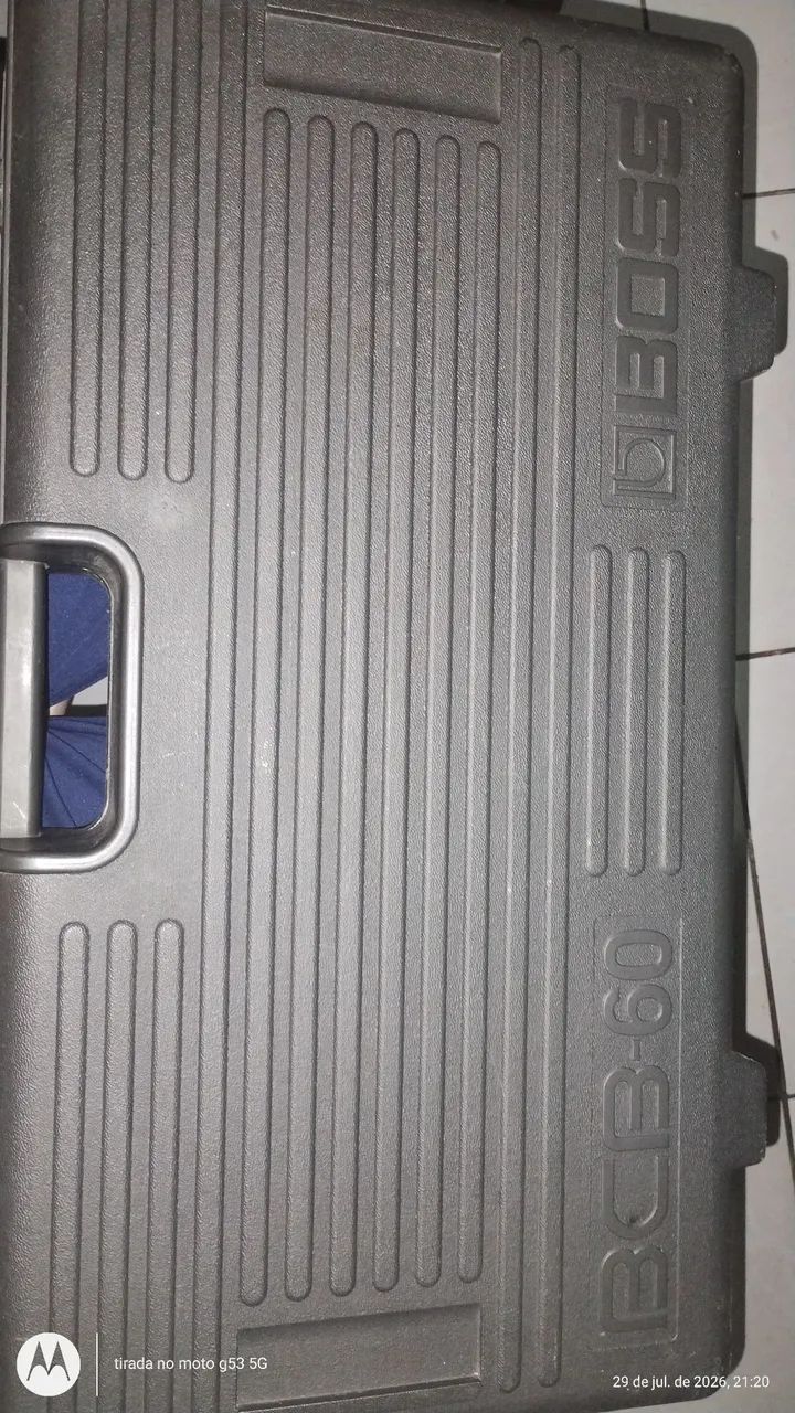 Case e pedais troco em guitarra 