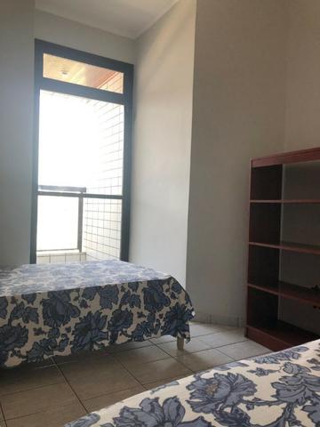 Amplo apartamento a 150m do mar - Foto 8