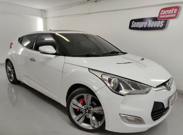 Hyundai Veloster 2013 com teto solar. Financiamos sem comprovar renda