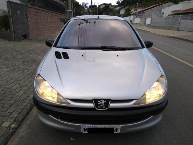 Peugeot 206 Selection ano 2002 - com ar condicionado. Para pessoas exigentes - Foto 2