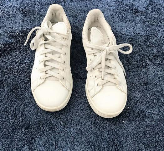 Tênis adidas branco original.
