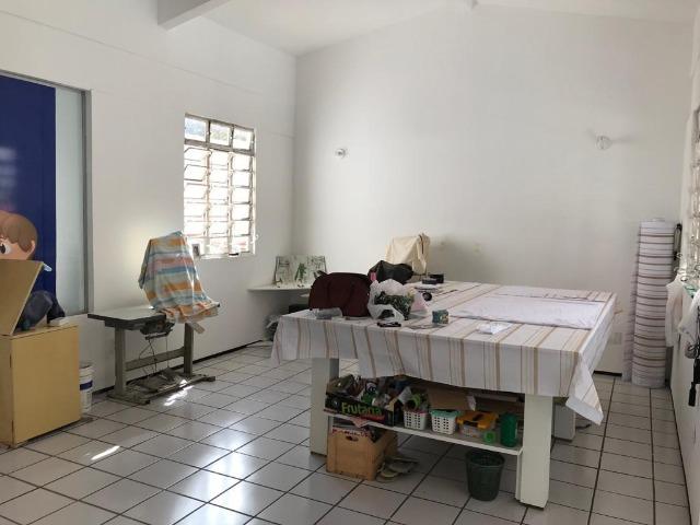 Casa com 4 dormitórios para alugar, 400 m² por R$ 3.500/mês - Foto 9