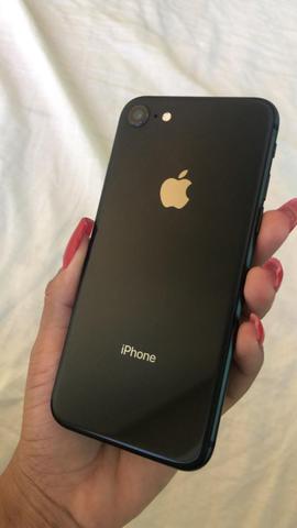Vendo iPhone 8 64gb com carregador valor 1800,00 - Foto 2