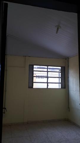 QNM 34 casa 2 quartos mai sobrado nos fundos com duas residencias - Foto 3