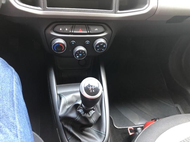 Chevrolet Onix LT 1.0 Prata 2015 - Foto 11