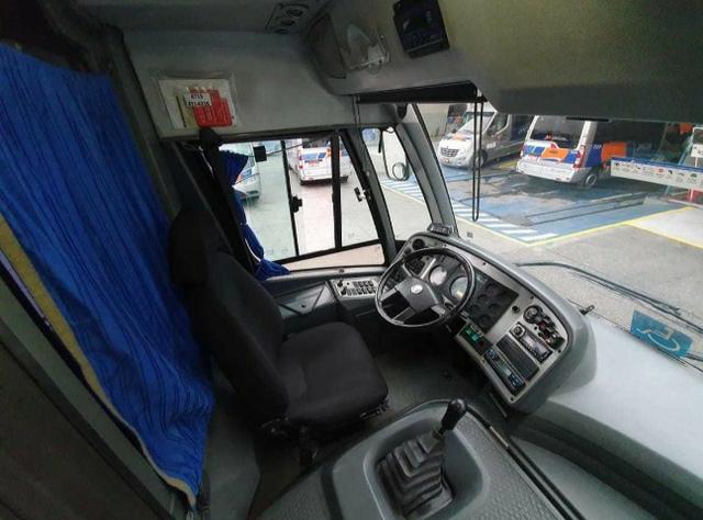 Vendo micro ônibus - pego 10 mil na mão pra vender logo - Foto 2