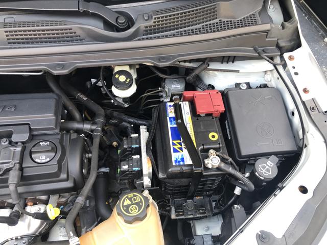 Chevrolet Onix LT 1.0 Prata 2015 - Foto 17