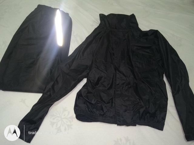 Capa de chuva e botas pouco uso!