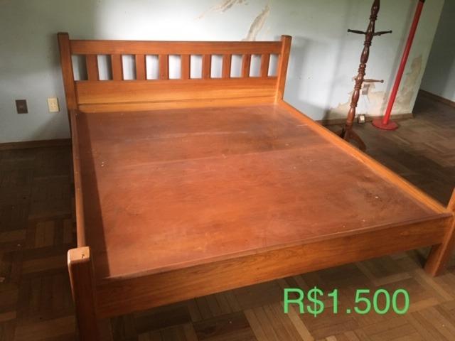 Cama de casal grande em excelente estado