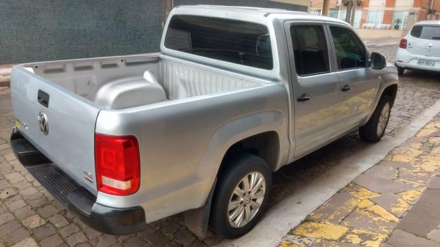VW Amarok cab dupla - baixa km - modelo novo - manual e chave reserva - Foto 3