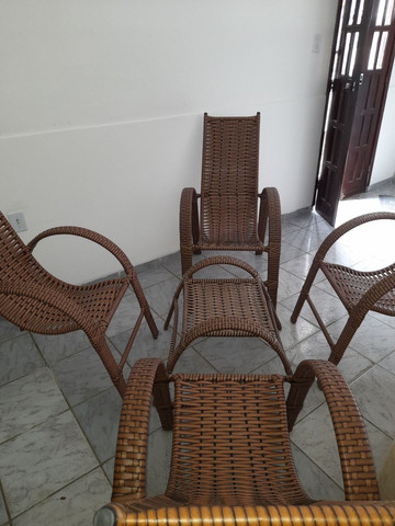 Conjunto de mesa com banca de centro
