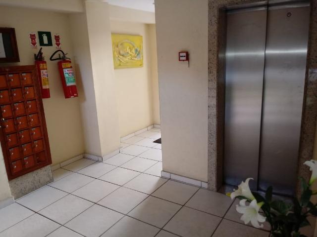 Excelente 3qtos (1 suite) em frente Center Shopping - Foto 16