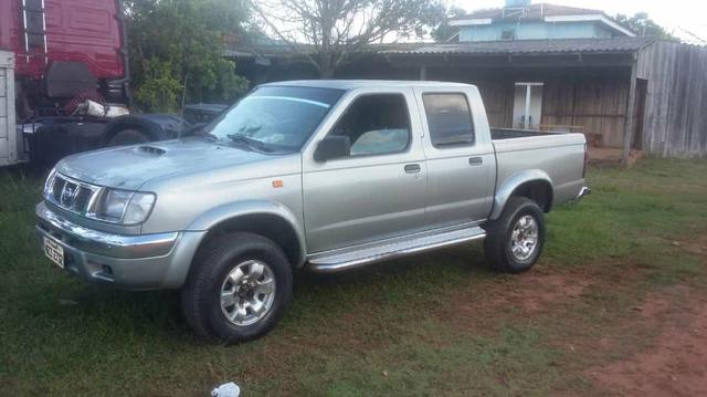 Vende - se essa caminhonete Nissan frontier