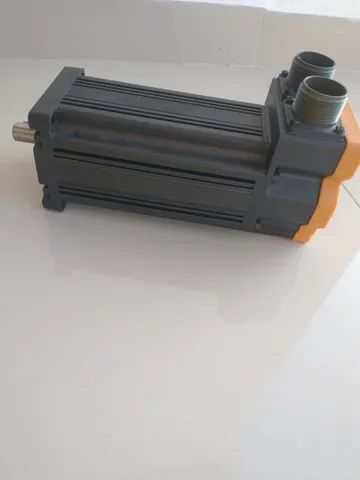 Servo motor trifásico Weg.