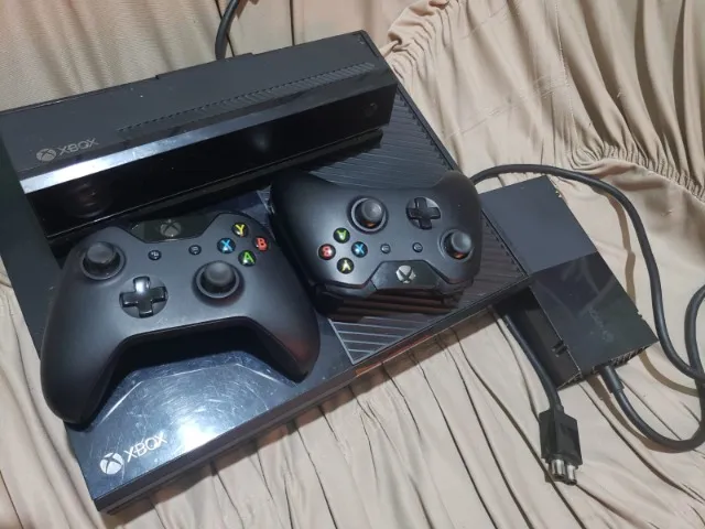 Xbox One Fat Preto 500gb C/Kinect e 3 Jogos