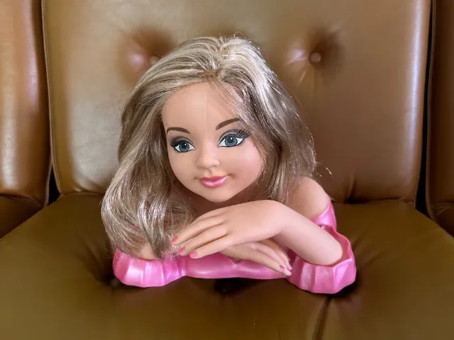 Cabeça Busto Boneca Menina Barbie Para Maquiar Pentear Salão De