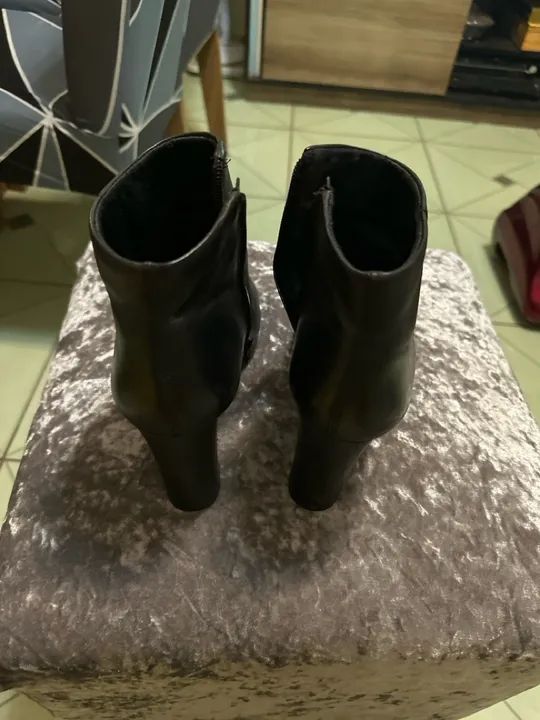Vendo bota cano curto de couro marca Arezzo número 36 - Foto 3
