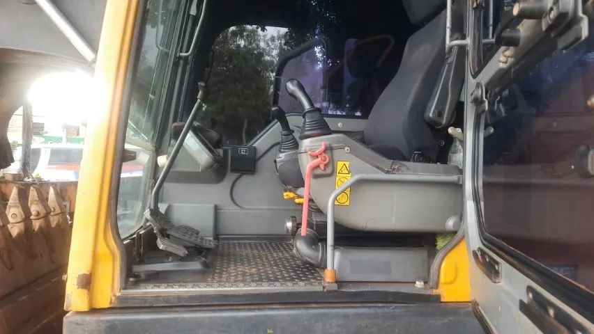 Escavadeira Volvo EC140 ano 2015 - Foto 3
