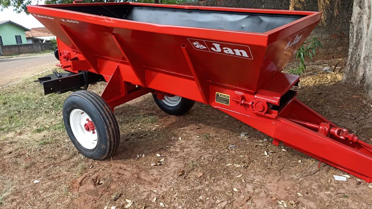 Distribuidor de Calcário Jan Lancer 2500 e 6000 kilos.