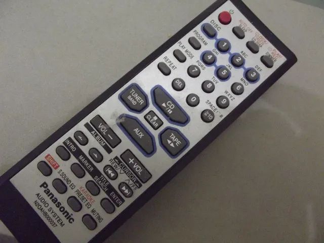 Som Panasonic 160 watts RMS com 2 cxs e ctrl remoto - não funciona o CD - Foto 5