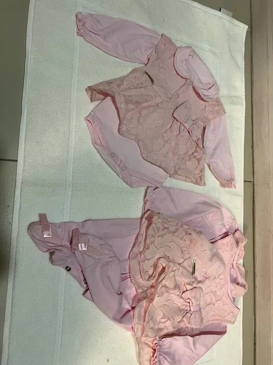 Conjunto de Roupa para Bebê - Body e Blusa de Renda