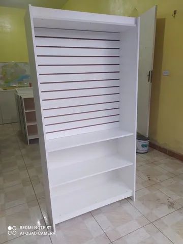Estante canaletada c/ prateleira MDF 