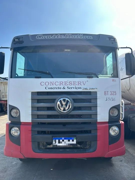 Caminhão betoneira Volkswagen 26280 ano 2015/16 com balão Liebherr 8M - Foto 3