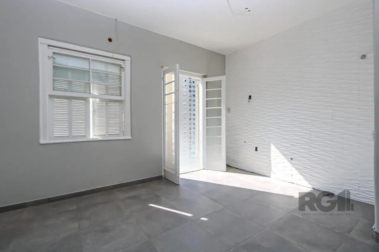 Casa Comercial de 290m² no Bairro Auxiliadora - Porto Alegre, 14 salas, 6 vagas.Esta casa  - Foto 8