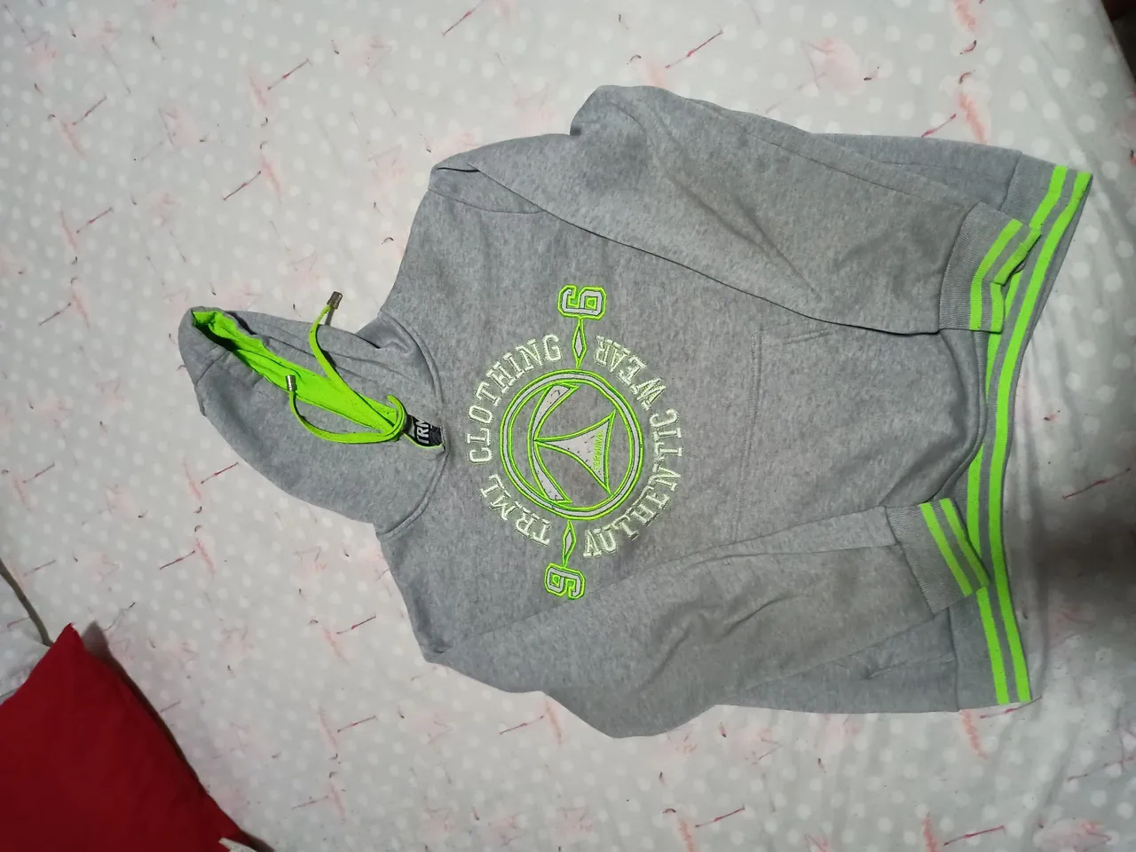 Casaco de Moletom Cinza com Detalhes em Verde