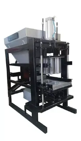 Máquina Para Fabricação De Blocos Semi Automática Pneumática QMP-4Black Com Duas Formas