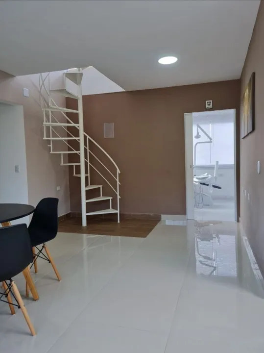 Vendo clínica / escola